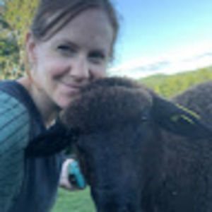 Meet your Posher, Sarah bartos